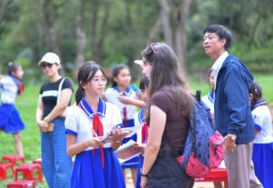 AN ENGLISH COMMUNICATION EXPERIENCE ACTIVITY OF VIETNAMESE STUDENTS